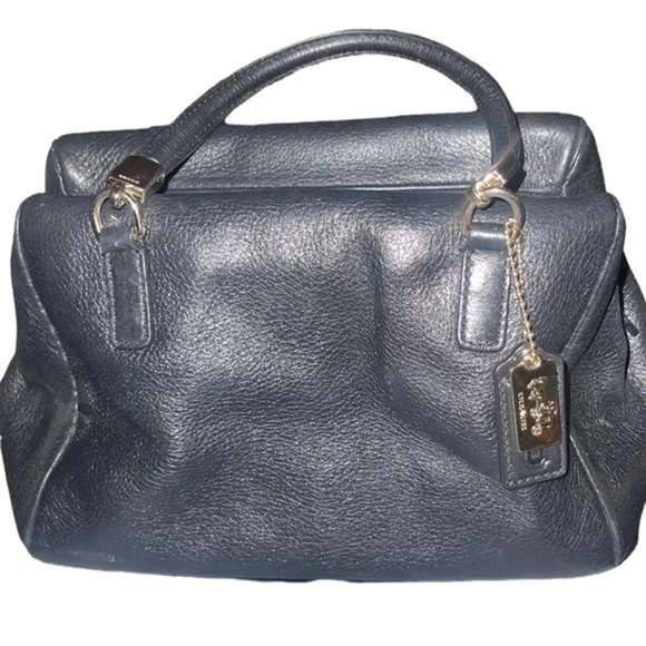 COACH PURSE. Super cute - Picture 7 of 15